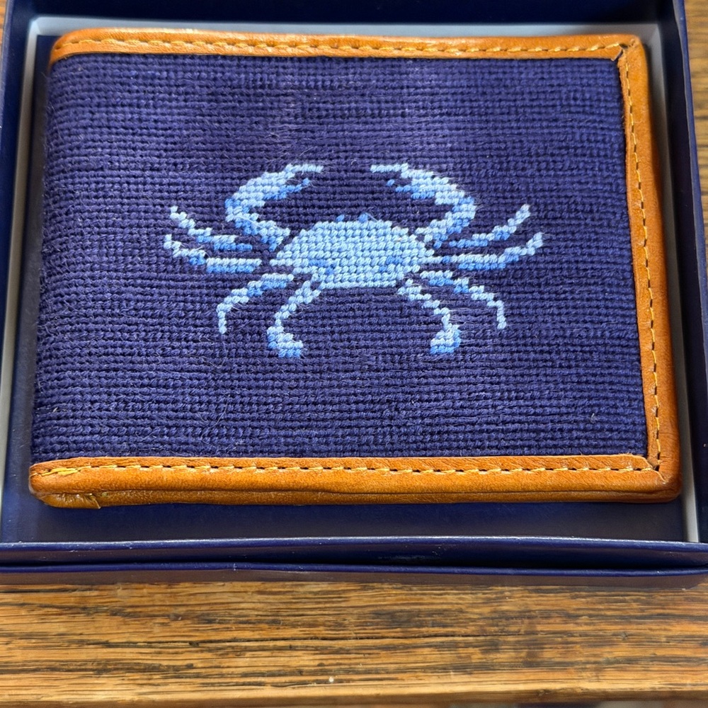 Smathers & Branson Blue Crab Needlepoint Bi-Fold Wallet in dark navy
